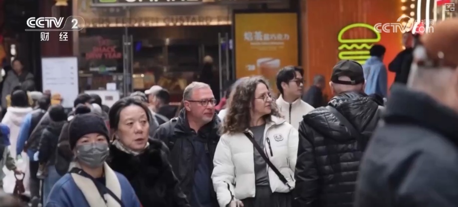 “买买买+非遗体验”，太棒了！“来中国过春节” 风靡全球 海外游客沉浸式感受年味