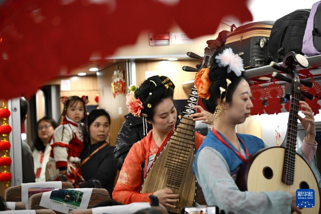 西安：免费爱心专列送务工者归乡