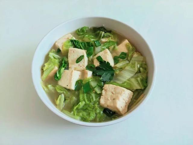 真的想问：北方人囤的几百斤白菜，吃完了吗？