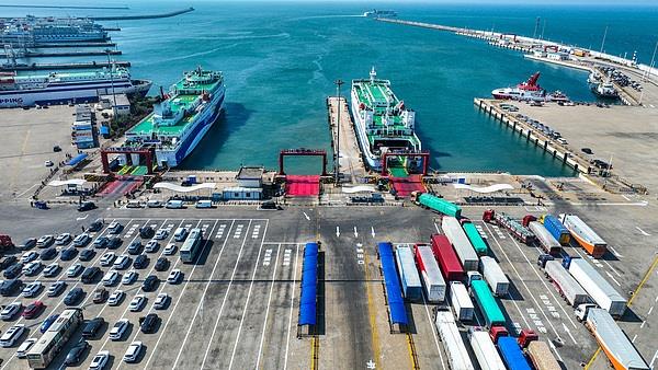 海南迎来封关后首个春运 前9天进出岛旅客累计近280万人次 海南迎来封关后首个春运 前9天进出岛旅客累计近280万人次