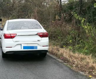 一瓶矿泉水让刹车失灵，男子返乡途中被吓坏！车主们快自查