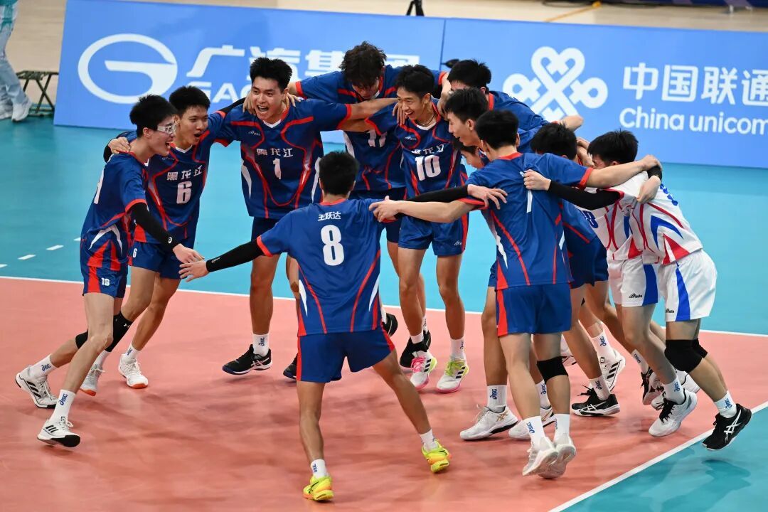 “业余”教练带“学生军”闯入全国四强！他们的故事值得被看见