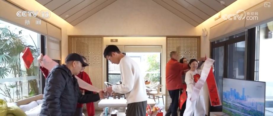 团聚新风尚、吃出新花样、AI新体验 新潮消费花式上新催生新春消费“潮”活力