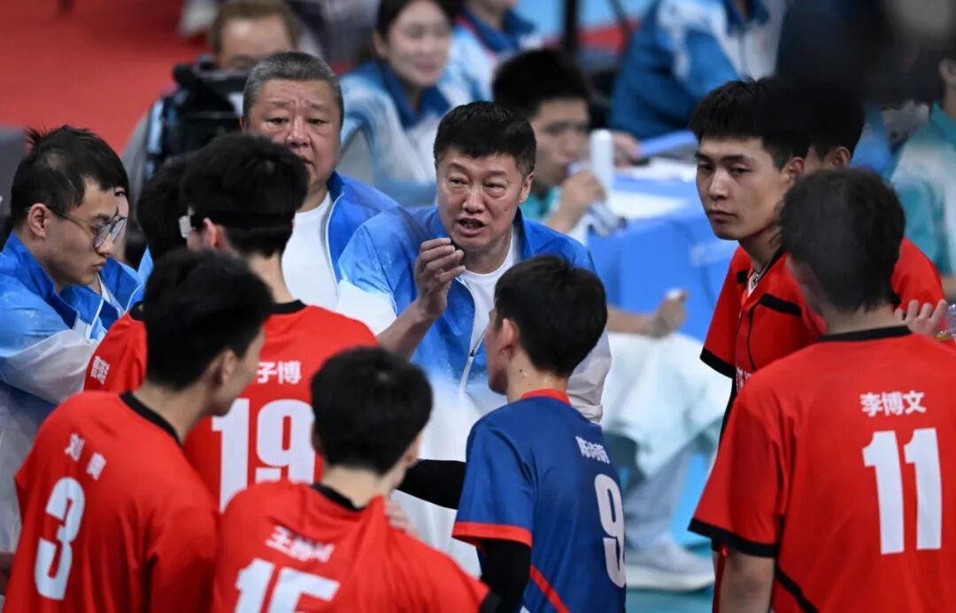 “业余”教练带“学生军”闯入全国四强！他们的故事值得被看见