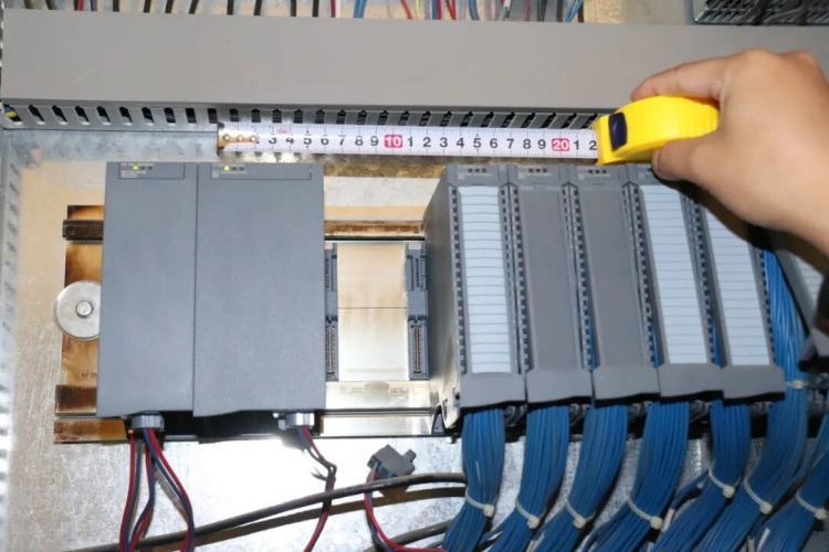 7小时揪出企业“内鬼”，追回价值20余万元核心设备！