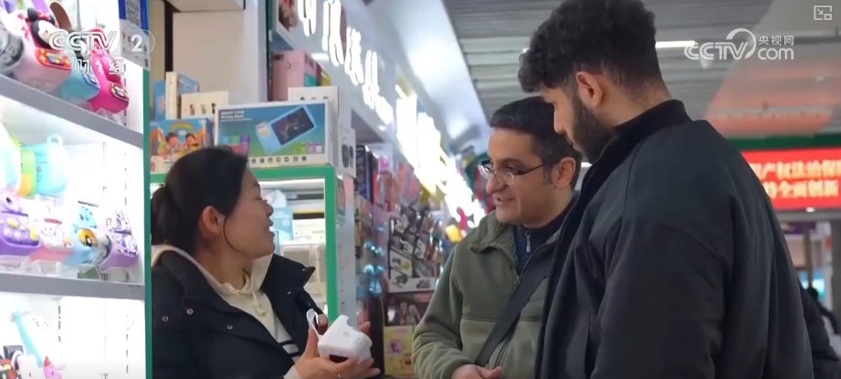 “买买买+非遗体验”，太棒了！“来中国过春节” 风靡全球 海外游客沉浸式感受年味