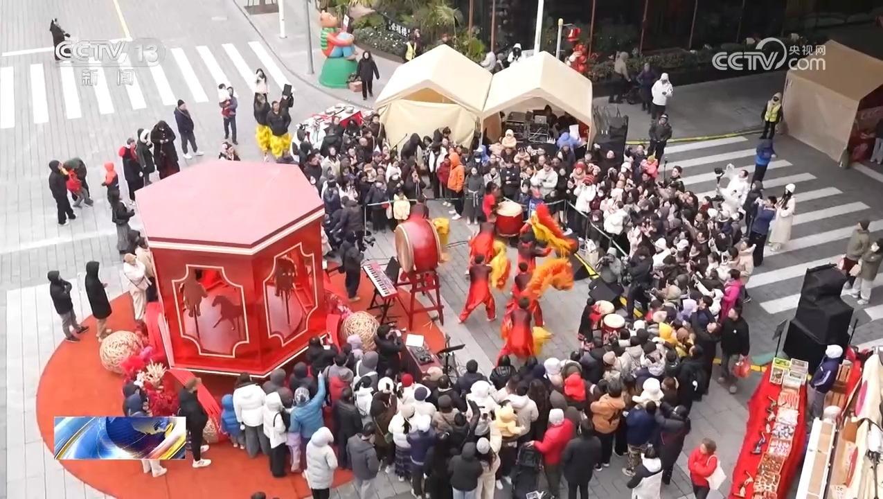 反向团圆、大厨上门、机器人写福字……今年过年多了新变化 反向团圆、大厨上门、机器人写福字……今年过年多了新变化