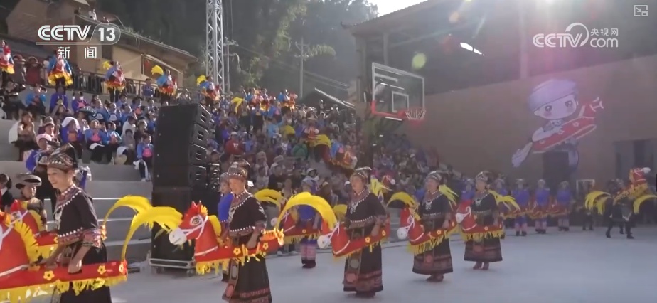 “潮”出消费新活力！“传统+创意”掀起最炫民族风 游客沉浸式享受新春乐趣