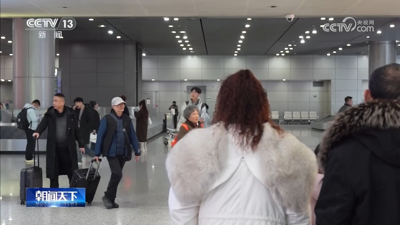 反向团圆、大厨上门、机器人写福字……今年过年多了新变化 反向团圆、大厨上门、机器人写福字……今年过年多了新变化