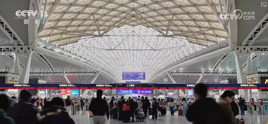 又是一年春运时 从排队抢票到指尖购票感知用心守护新春团圆 又是一年春运时 从排队抢票到指尖购票感知用心守护新春团圆