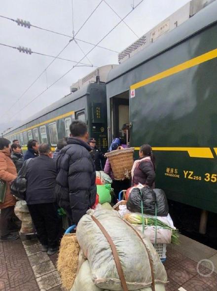 穿越秦岭的6063/4次慢火车 穿越秦岭的6063/4次慢火车