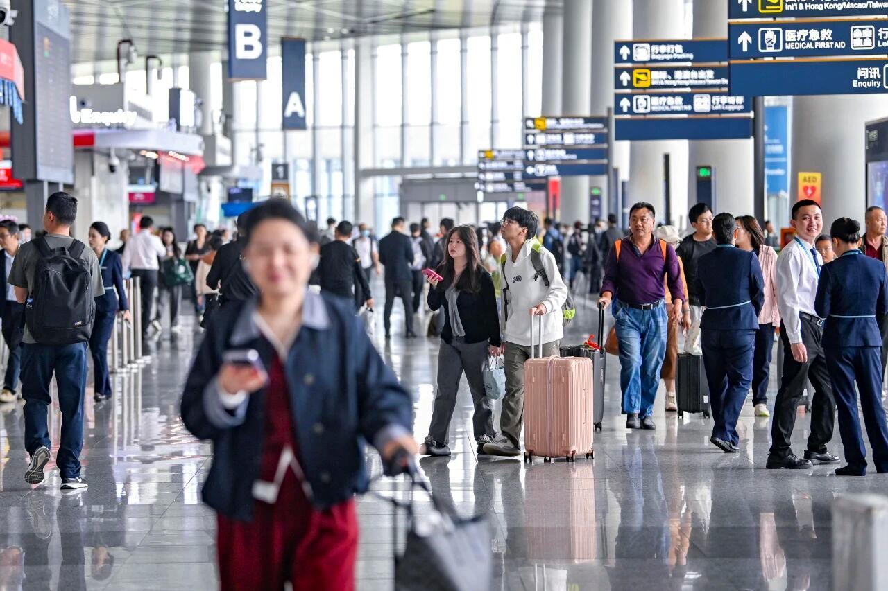 海南迎来封关后首个春运 前9天进出岛旅客累计近280万人次 海南迎来封关后首个春运 前9天进出岛旅客累计近280万人次
