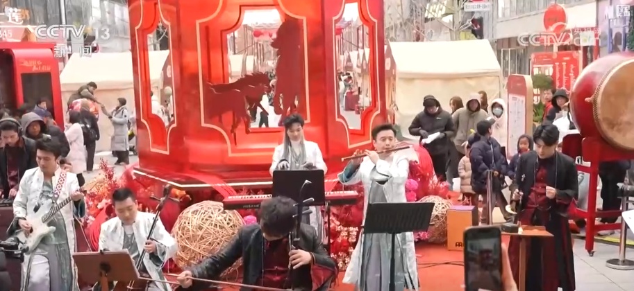 团聚新风尚、吃出新花样、AI新体验 新潮消费花式上新催生新春消费“潮”活力