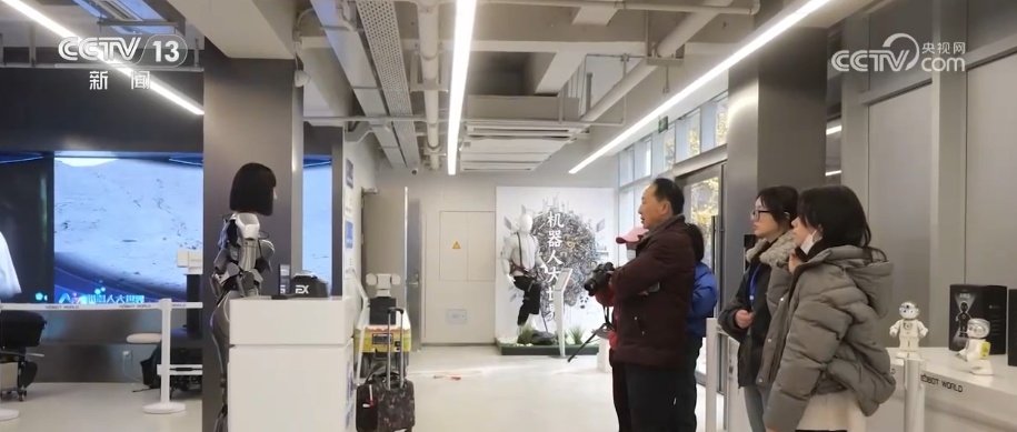 团聚新风尚、吃出新花样、AI新体验 新潮消费花式上新催生新春消费“潮”活力