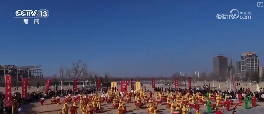 “村晚”开演、花船摇曳、百鼓齐鸣 多彩民俗“引客来”璀璨非遗年味浓 “村晚”开演、花船摇曳、百鼓齐鸣 多彩民俗“引客来”璀璨非遗年味浓