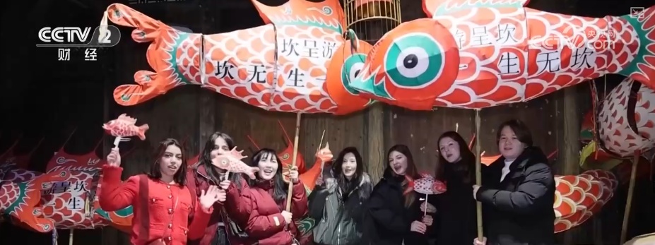 “买买买+非遗体验”，太棒了！“来中国过春节” 风靡全球 海外游客沉浸式感受年味