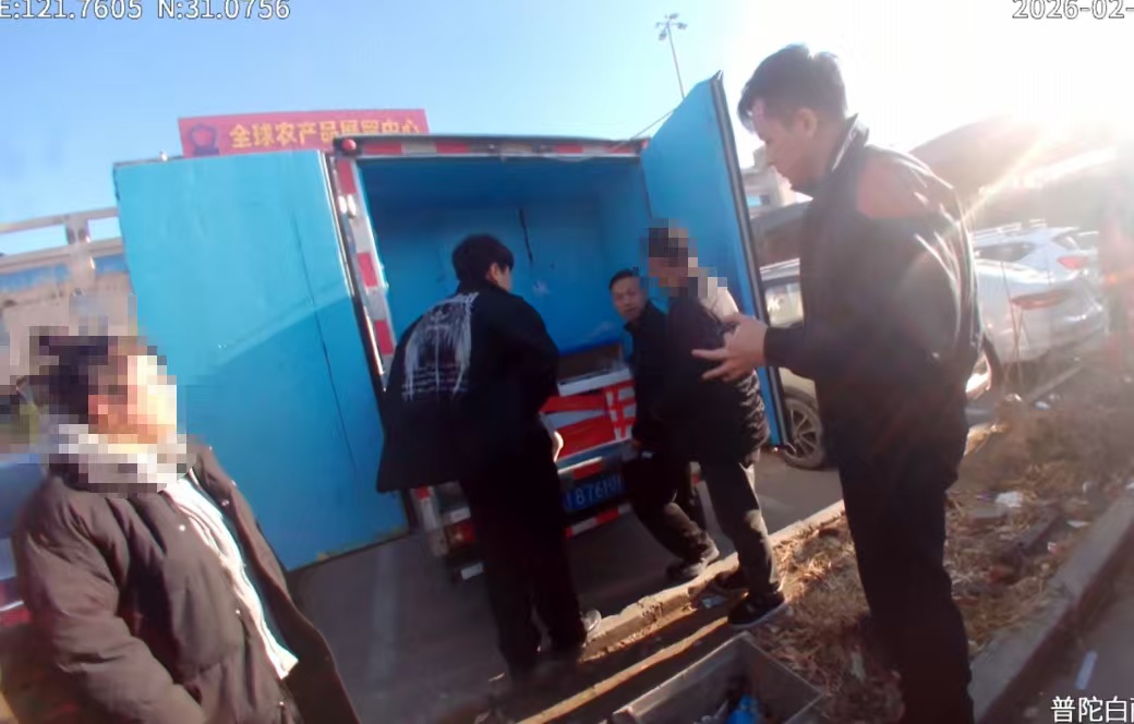 买年货当心！假“盒马”海鲜车出没上海街头，劣质鱼虾专坑老年人