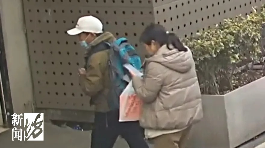 上海阿姨出手大方！要花41万元为“男友”买黄金……