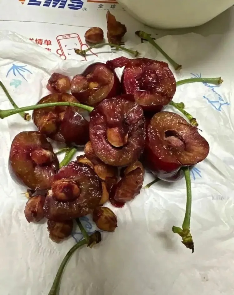 “新开箱的几乎全部腐烂！”最近价格跳水，很多人也踩雷了，网友：像在开盲盒