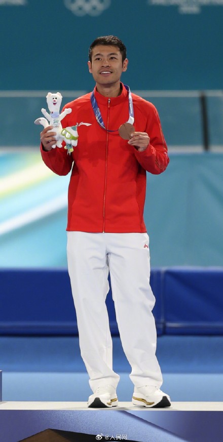 宁忠岩夺得男子速滑1000米铜牌