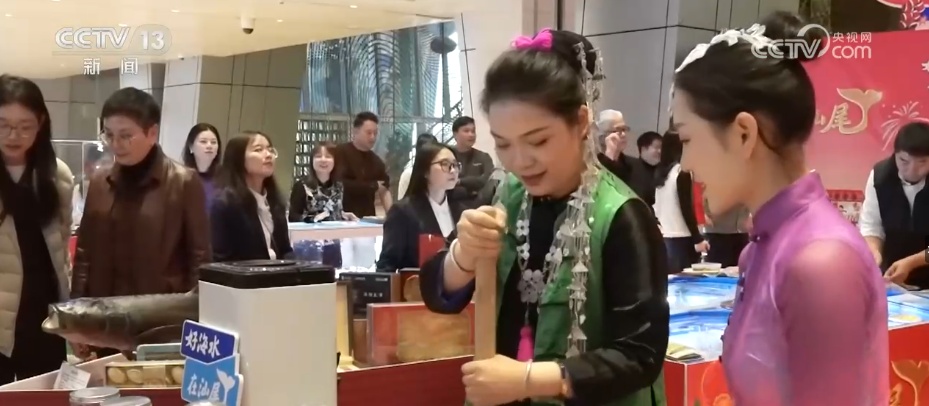 节前消费“新意”满满 “传统年货+现代科技”让年的味道更丰富 节前消费“新意”满满 “传统年货+现代科技”让年的味道更丰富