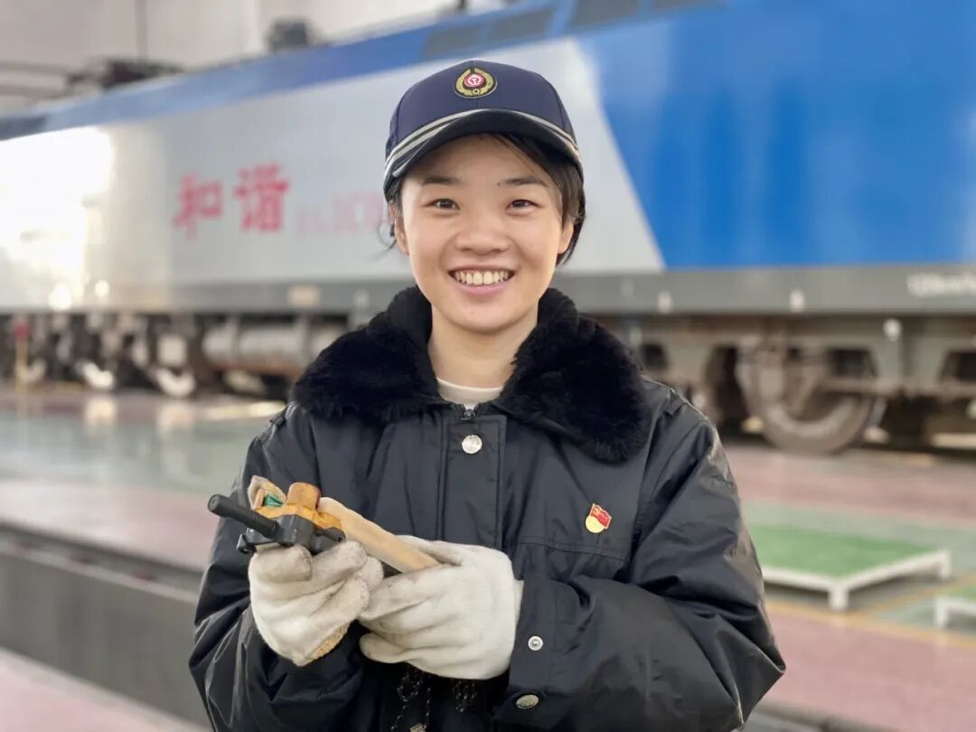 看镜头!听听铁路人的春运愿望→ 看镜头!听听铁路人的春运愿望→