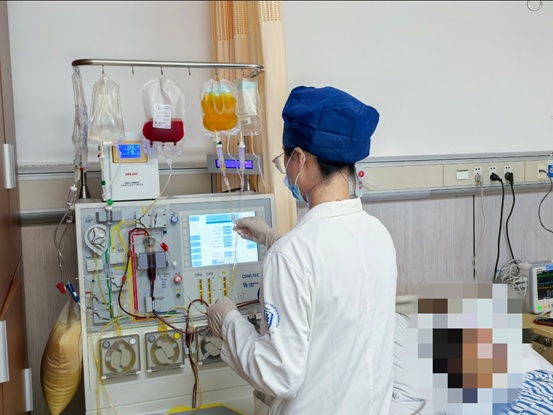 腹痛、恶心呕吐……男子体内滤出7斤“油”！当场吓蒙：这么一大袋！