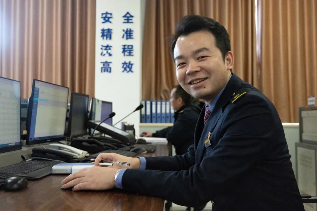 看镜头!听听铁路人的春运愿望→ 看镜头!听听铁路人的春运愿望→