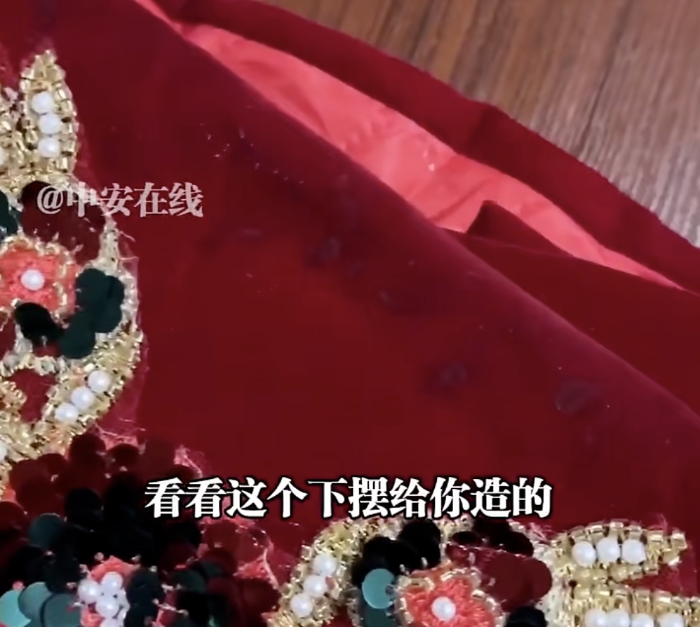 新娘穿脏敬酒服,竟“焊接”吊牌退货!商家:不知道你嫁得好不好,但路一定不好走…… 新娘穿脏敬酒服,竟“焊接”吊牌退货!商家:不知道你嫁得好不好,但路一定不好走……