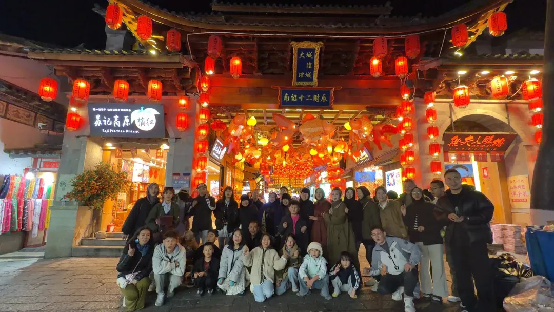 青海一家35口开大巴自驾游云南!当事人:AA制2000元/人,自备100斤米面物资 青海一家35口开大巴自驾游云南!当事人:AA制2000元/人,自备100斤米面物资