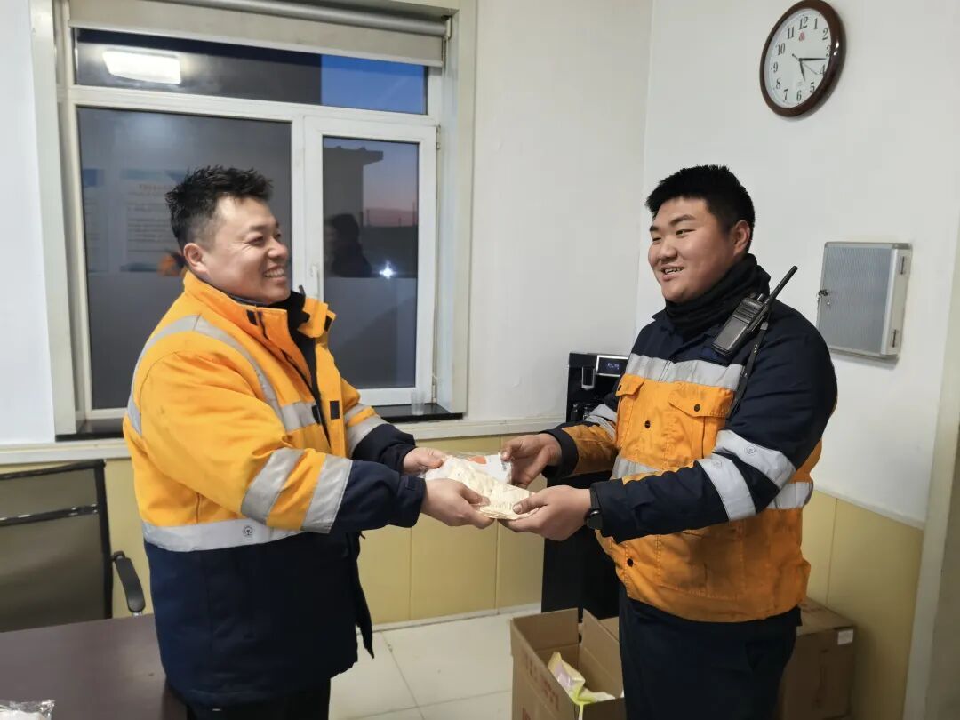 热姜汤、热奶茶持续供应!这个春运太暖了! 热姜汤、热奶茶持续供应!这个春运太暖了!