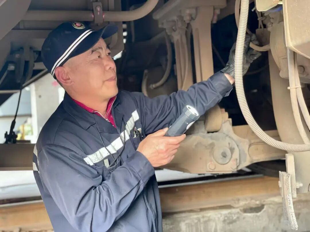 看镜头!听听铁路人的春运愿望→ 看镜头!听听铁路人的春运愿望→