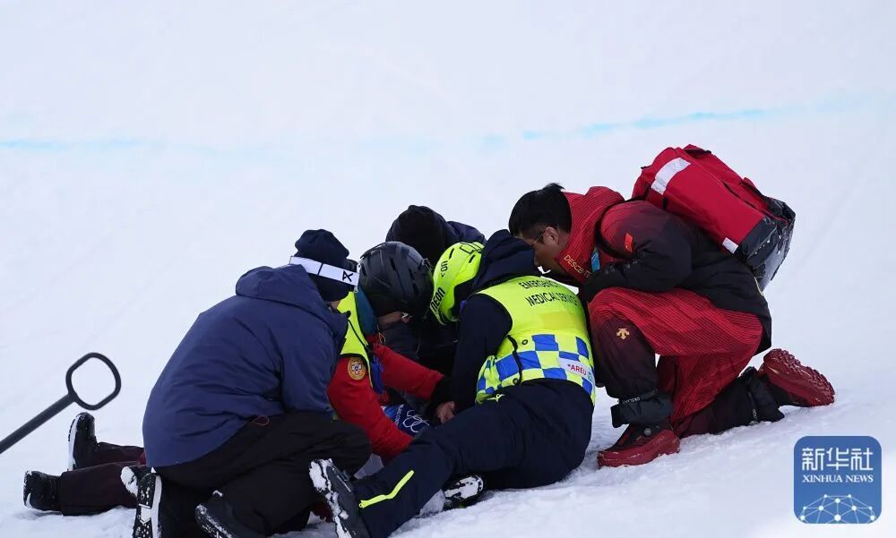 揪心!33岁老将刘佳宇比赛时重摔落地,被抬离赛场,伤情公布 揪心!33岁老将刘佳宇比赛时重摔落地,被抬离赛场,伤情公布