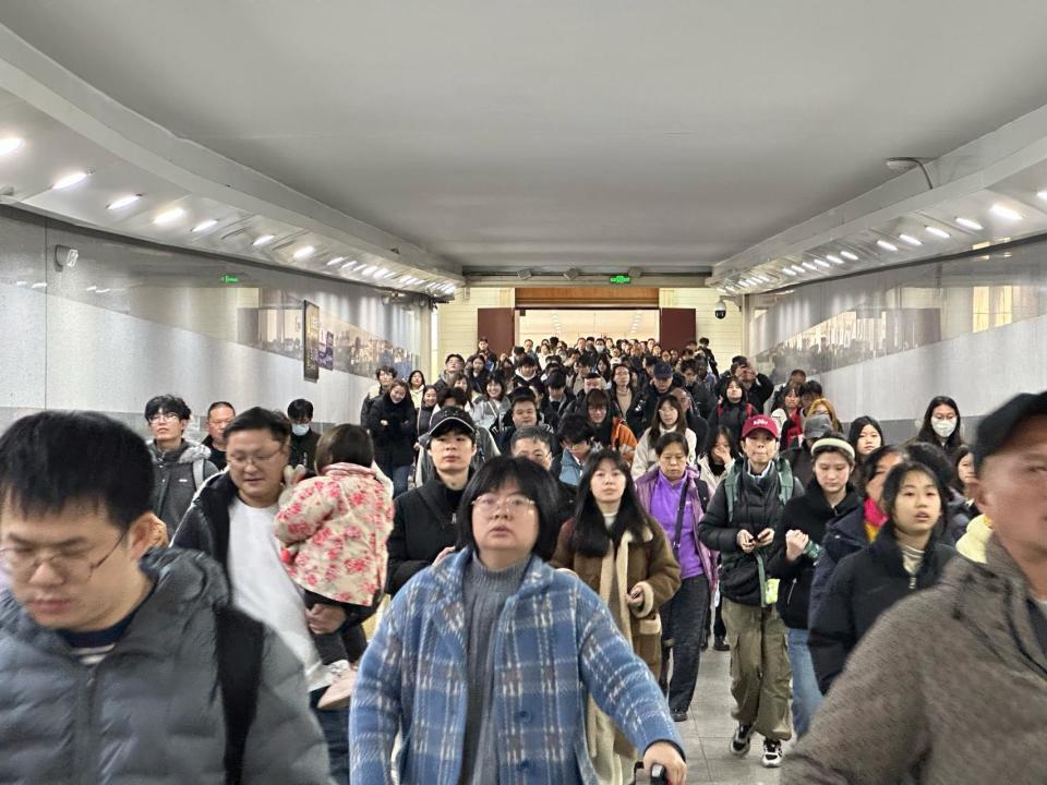 长沙火车站首开春运夜间高铁，输送益阳、常德、张家界西方向夜间客流