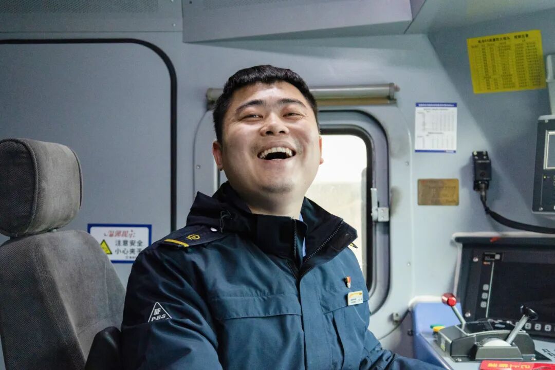 看镜头!听听铁路人的春运愿望→ 看镜头!听听铁路人的春运愿望→