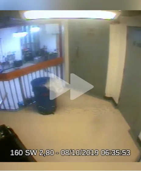 爱泼斯坦被发现死亡时间段内监狱监控画面首次披露:多名狱警往返穿梭其尸体被发现牢房 爱泼斯坦被发现死亡时间段内监狱监控画面首次披露:多名狱警往返穿梭其尸体被发现牢房