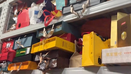 “姐姐，姐姐”，深圳北站内突然传来哭喊声，民警暖心守护……