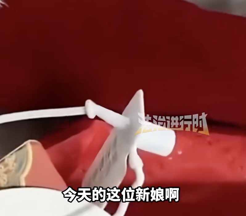 新娘穿脏敬酒服,竟“焊接”吊牌退货!商家:不知道你嫁得好不好,但路一定不好走…… 新娘穿脏敬酒服,竟“焊接”吊牌退货!商家:不知道你嫁得好不好,但路一定不好走……