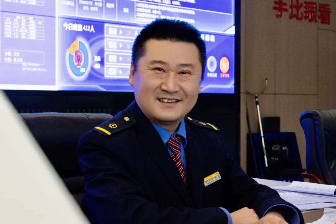 看镜头!听听铁路人的春运愿望→ 看镜头!听听铁路人的春运愿望→