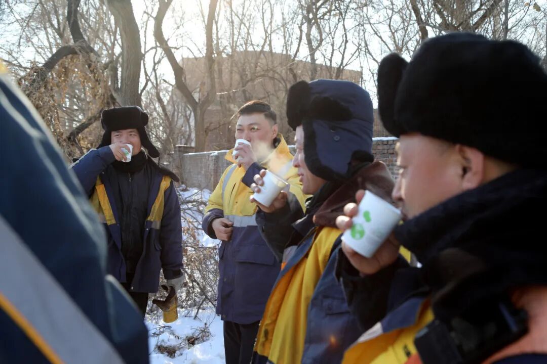 热姜汤、热奶茶持续供应!这个春运太暖了! 热姜汤、热奶茶持续供应!这个春运太暖了!