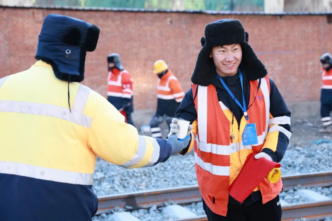 热姜汤、热奶茶持续供应!这个春运太暖了! 热姜汤、热奶茶持续供应!这个春运太暖了!