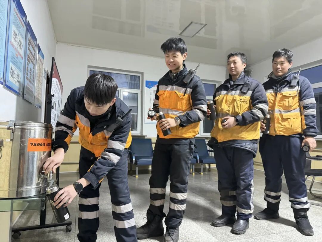 热姜汤、热奶茶持续供应!这个春运太暖了! 热姜汤、热奶茶持续供应!这个春运太暖了!