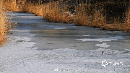 北京暖意渐浓奥森冰层逐渐消融