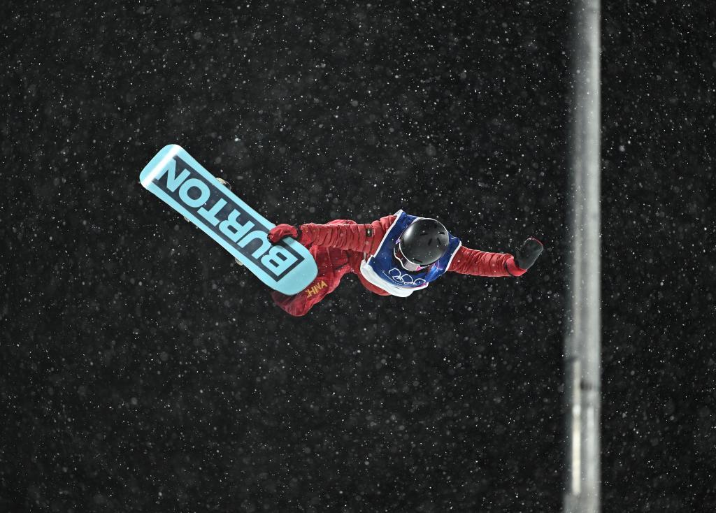 冬奥会全天综合:孙龙“破冰”摘银 名将错失“三连冠” 冬奥会全天综合:孙龙“破冰”摘银 名将错失“三连冠”