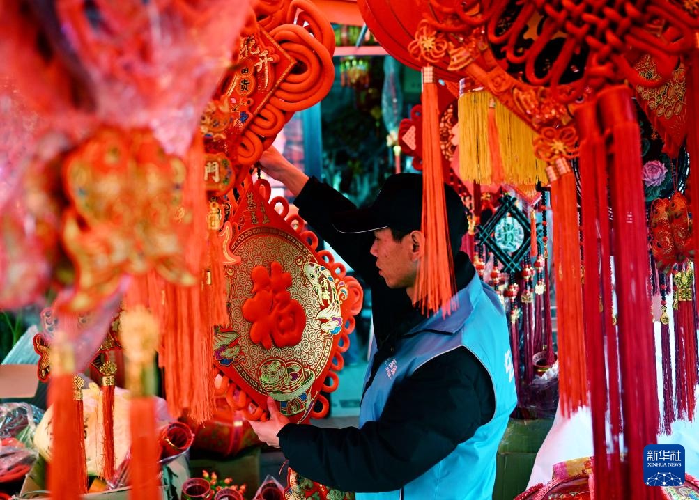 新春走基层丨乡村“跑腿员” 把过年的“牵挂”送回家 新春走基层丨乡村“跑腿员” 把过年的“牵挂”送回家