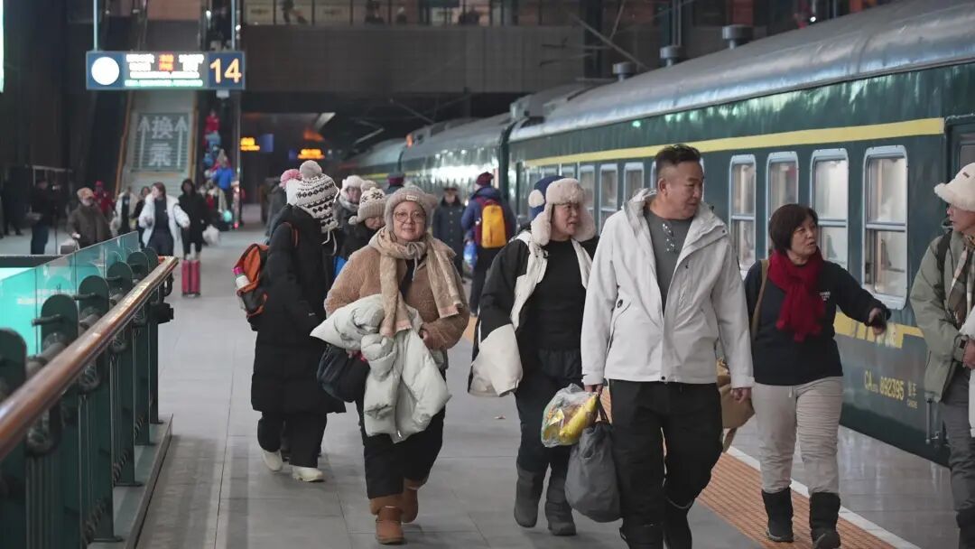 加挂4节车厢！这趟列车为何如此火爆？