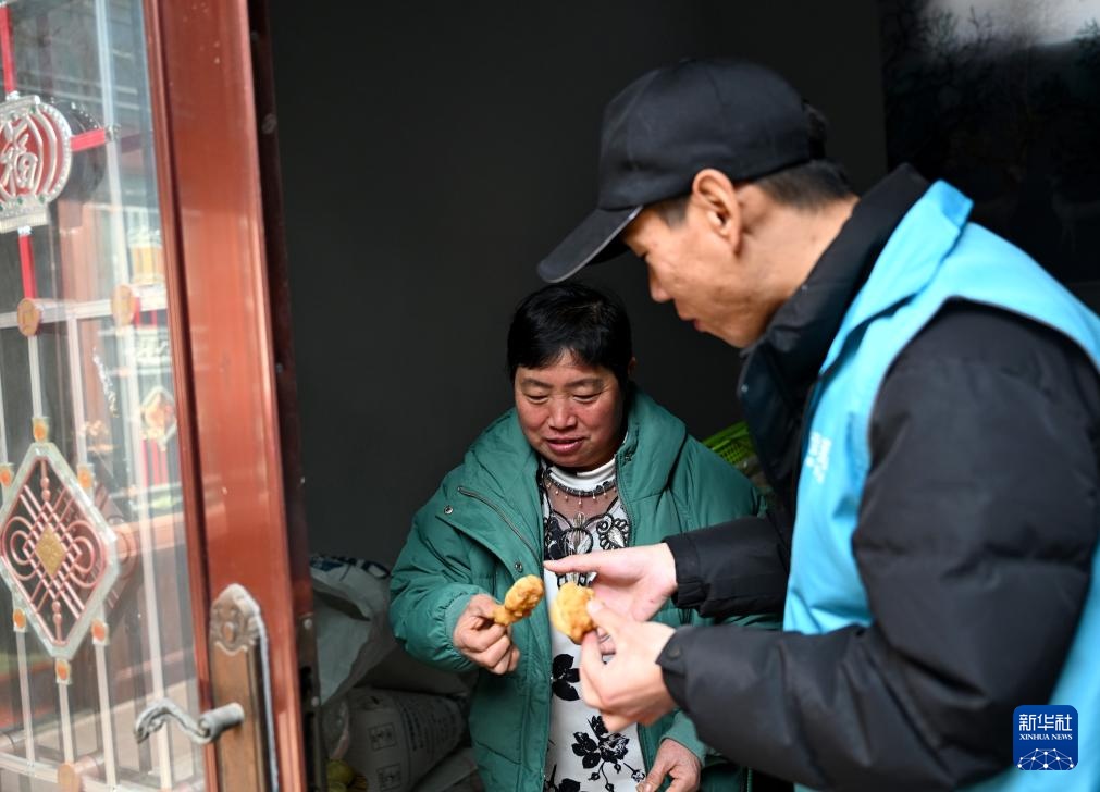新春走基层丨乡村“跑腿员” 把过年的“牵挂”送回家 新春走基层丨乡村“跑腿员” 把过年的“牵挂”送回家