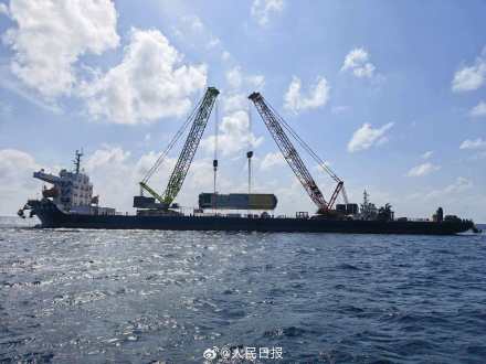 中国首次在海上打捞回收火箭