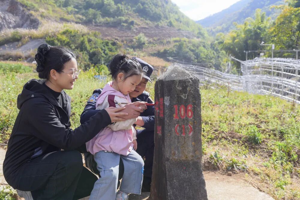 山东汉子咬下一口包子,眼泪唰地就下来了 山东汉子咬下一口包子,眼泪唰地就下来了