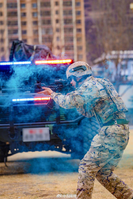 上新！武警实战演训高清壁纸